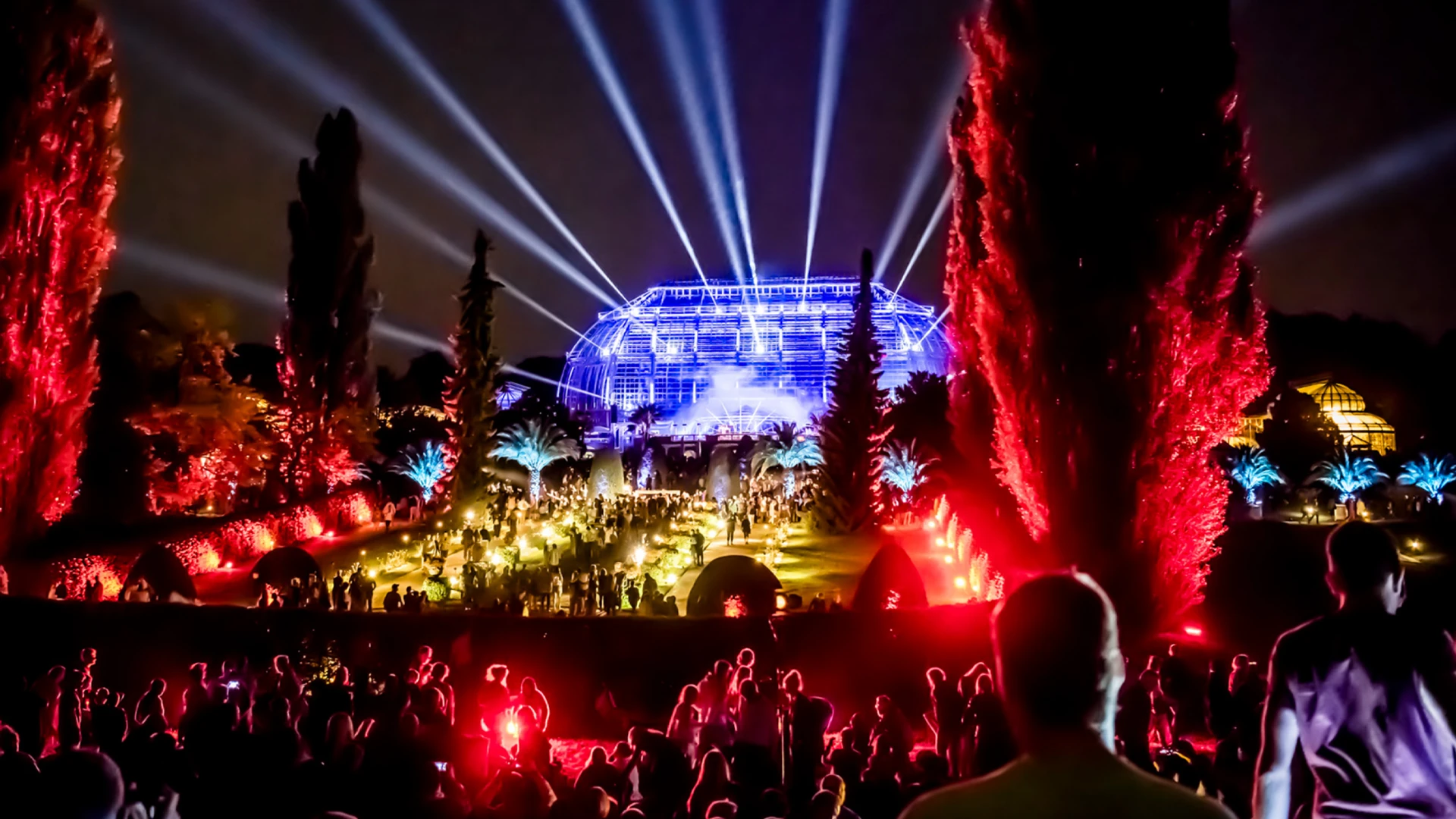 Ein Bild zeigt die Botanische Nacht im Botanischen Garten Berlin.