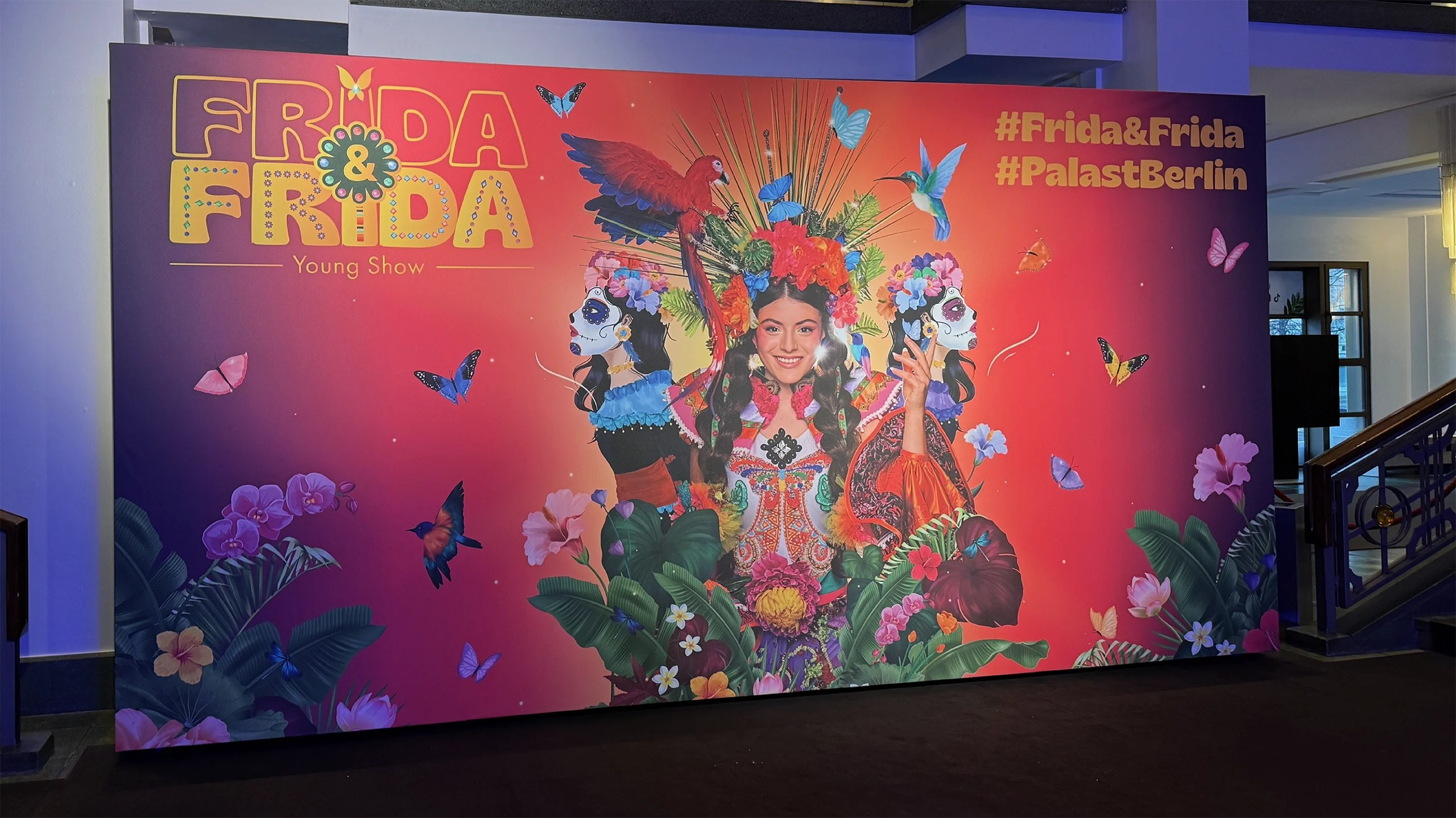 Young Show - Frida & Frida - Event Wall