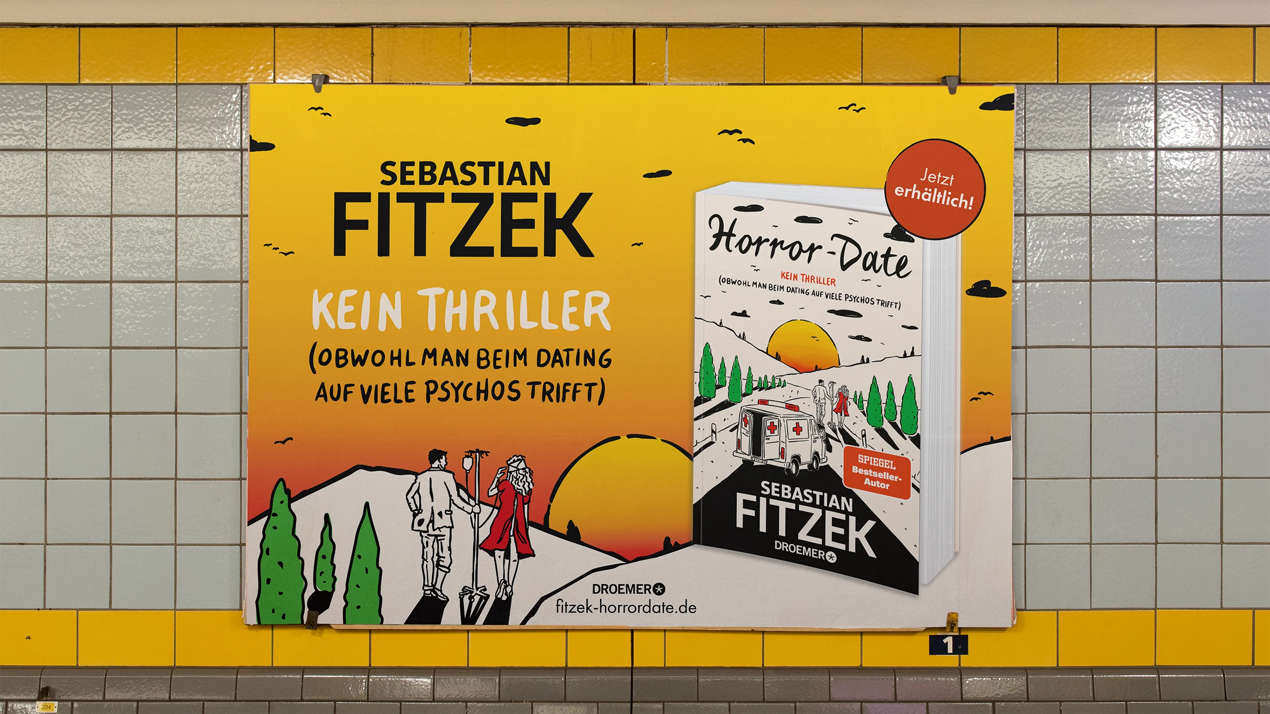 Zeigt ein Mockup des Horror-Date Buch in U-Bahn-Umgebung