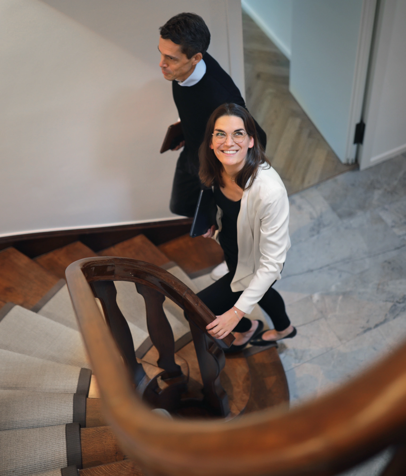 One picture shows a woman and a man from Seitz Partnerschaftsgesellschaft - Rechtsanwälte Steuerberater